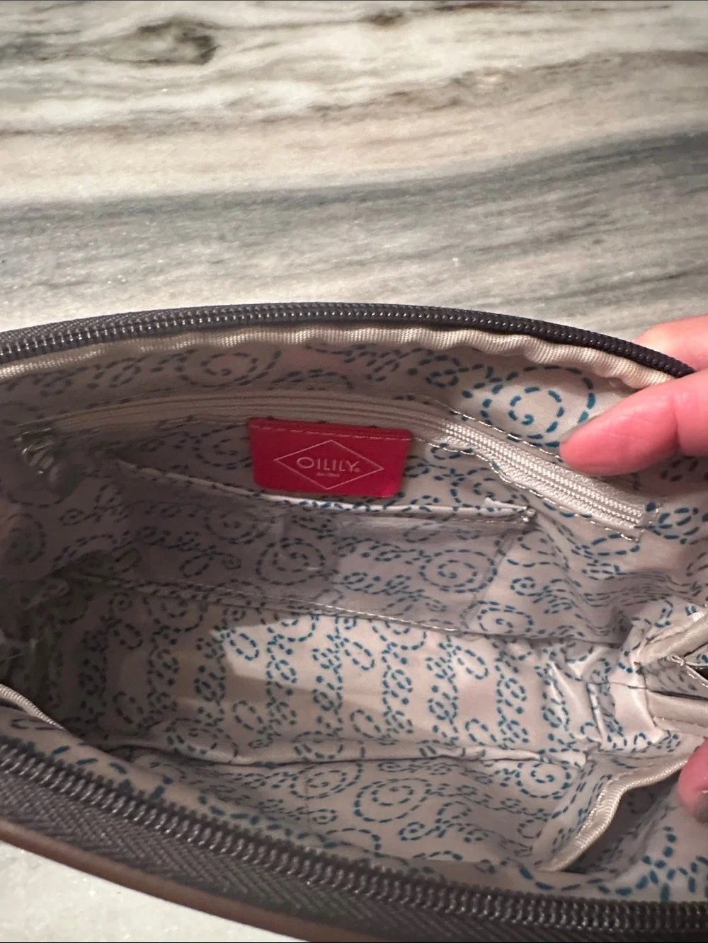OILILY COSMETIC BAG